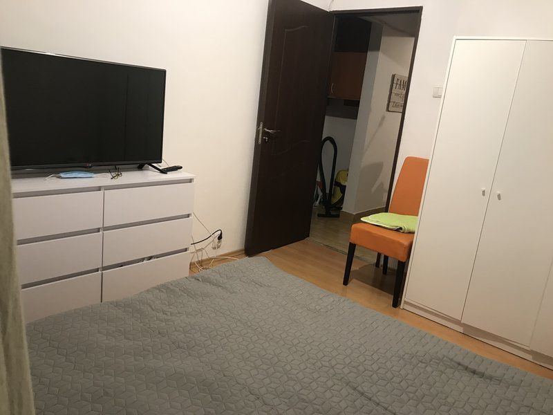Apartament 3 camere bloc 1984, Moinesti, Gorjului, Militari - Poză 2