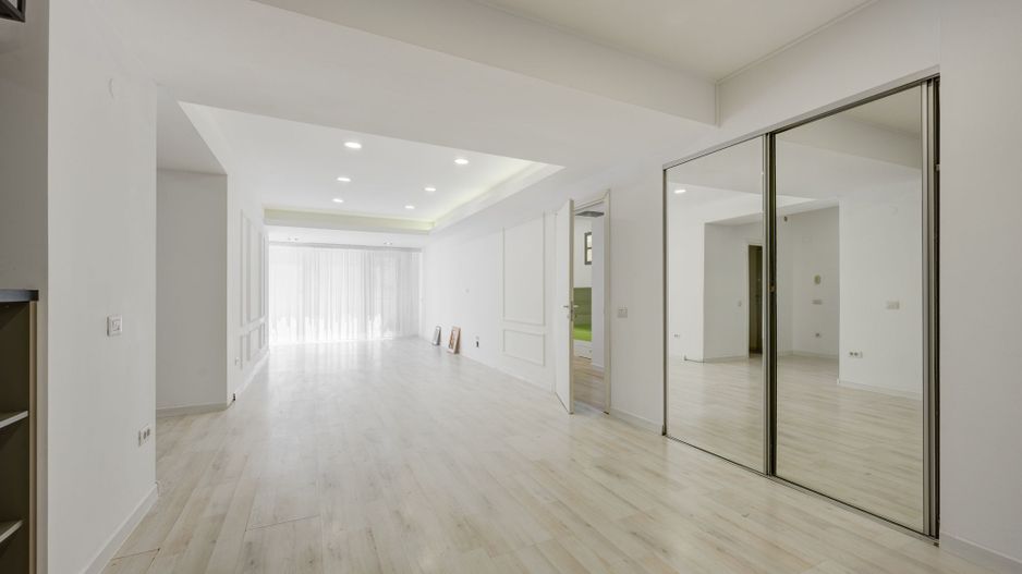 Apartament 3 camere superb si curte proprie Parc Herastrau - Poză 2