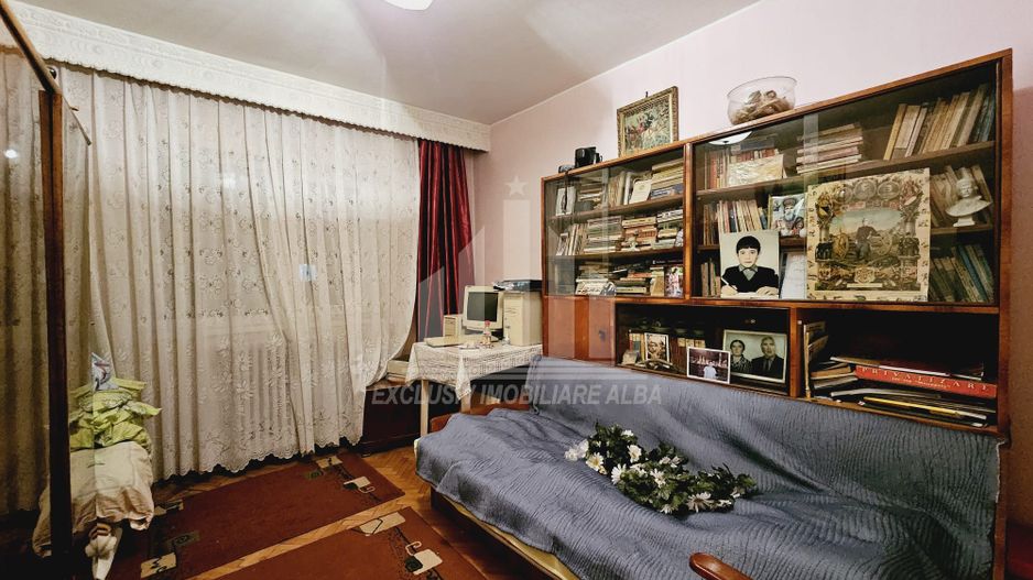 Apartament cu 4 camere decomandate, Cetate - zona Mercur - Poză 7