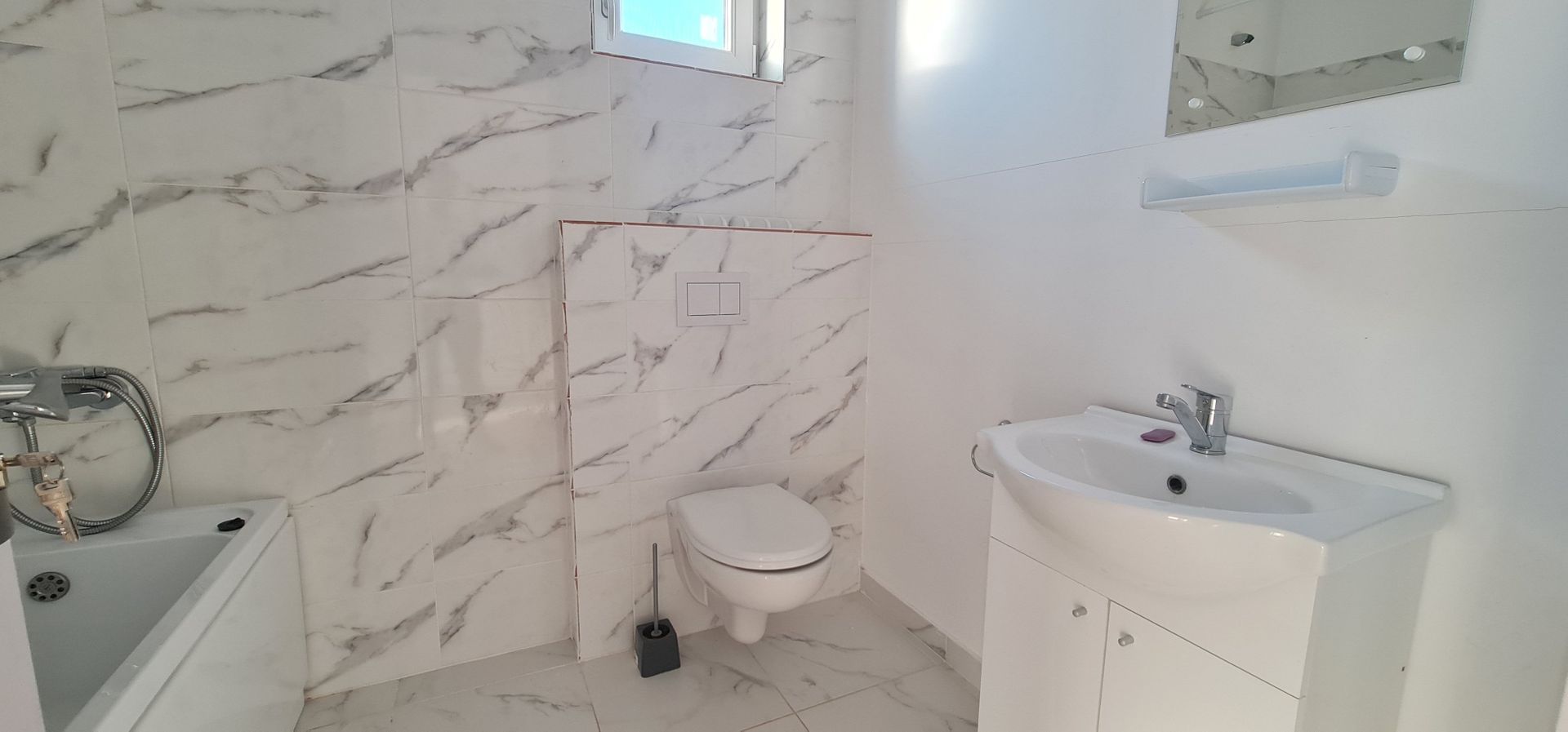 De inchiriat casa 4 camere bucatarie mobilata utilata Izvor - Poză 4
