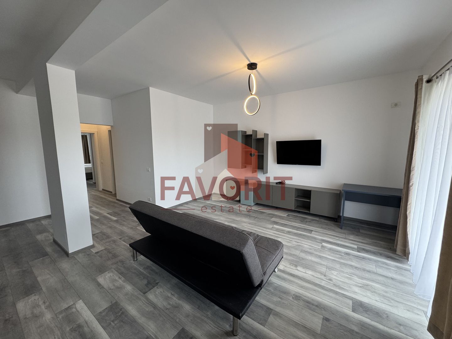 Mobilat si utilat. 2 locuri de parcare. Curte privata in CF - Poză 5