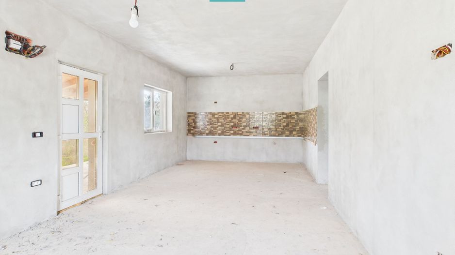 Casă cu 2 camere și teren în Gai - Poză 4