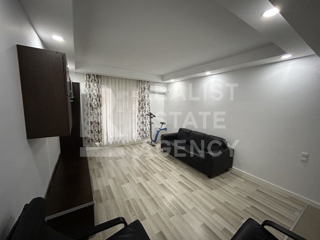 Apartament cu 2 camere, Cosmopolis, mobilat și utilat, loc de parcare - Poză 2