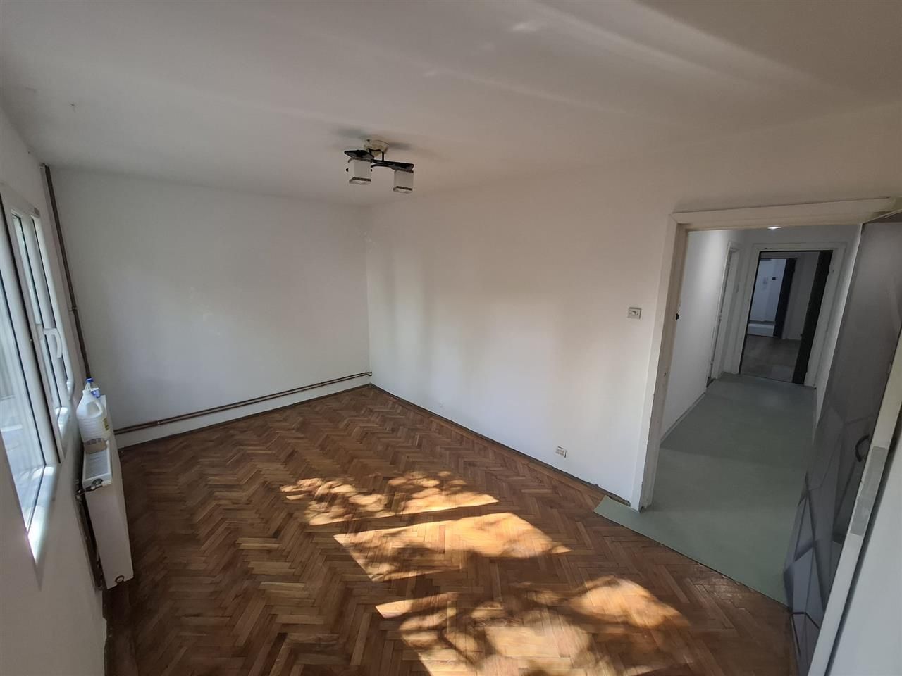 Favorit-Gh Lazar 3 camere parter cu centrala proprie - Poză 1