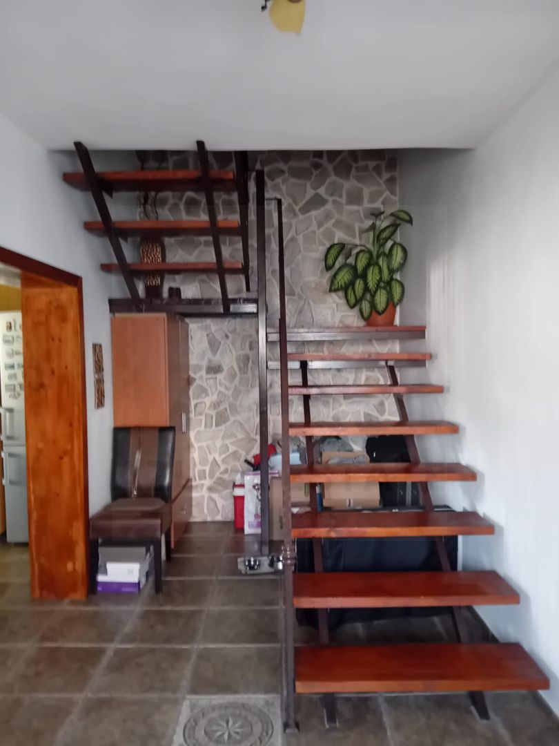 Casa cu etaj 113 mp utili curte libera 350mp garaj cu pod Gusterita - Poză 8