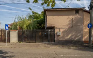 Două case. O singură curte. Mai multe feluri de a spune „acasă” - Poză 31