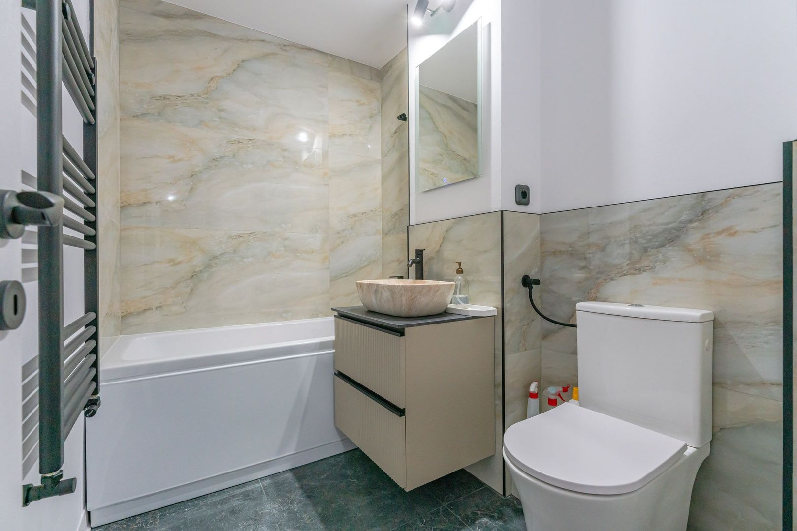 Chirie 2 camere Astra Brașov: 57 mp, AC și două balcoane închise - Poză 13