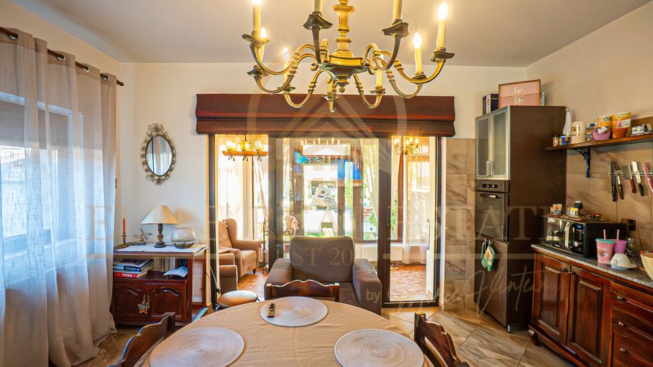 Casa De Vanzare in Palazu Mare - Teren de 455 mp cu Piscina si Garaj - Poză 11