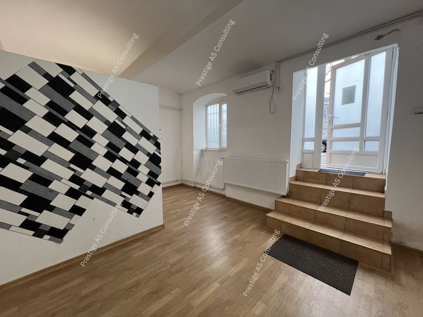 Spatiu comercial | 44mp utili | Demisol Zona Balcescu - Poză 1