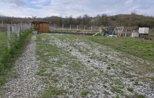 TEREN DE VÂNZARE la 5 minute de oraș!