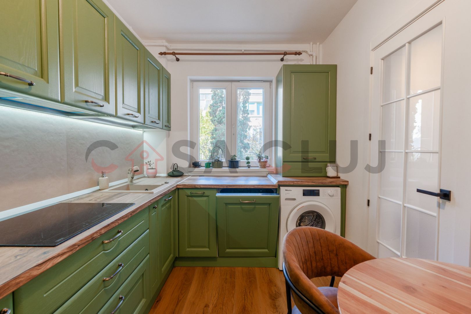 Apartament superb cu 4 camere, la cheie , zona Primaverii - Poză 3