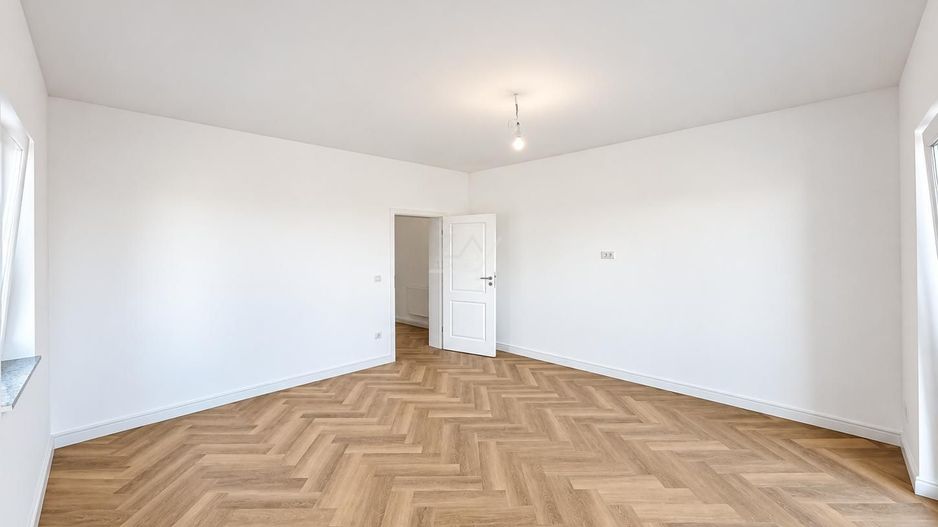 Finalizat. Decomandat. Loc de parcare. Spatiu depozitare pod. - Poză 2