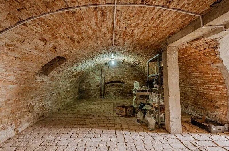 Oportunitate de investitie, o cladire D+P+M rustica in comuna Pischia - Poză 8