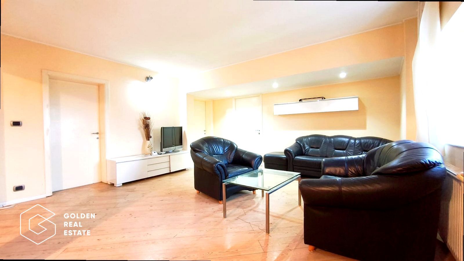 Apartament spatios cu 3 camere, 2 bai, zona Podgoria - Poză 2