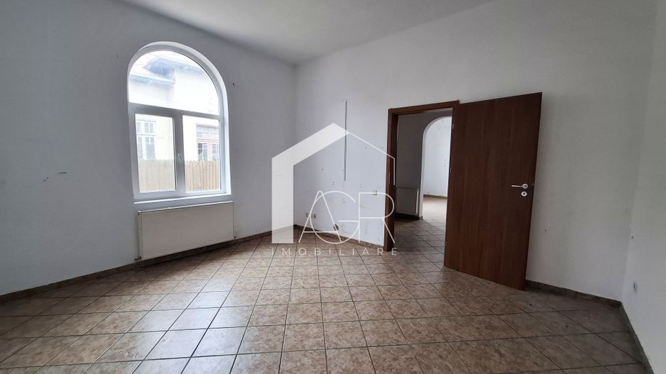 Casa cu 4 camere, zona Central - Poză 8