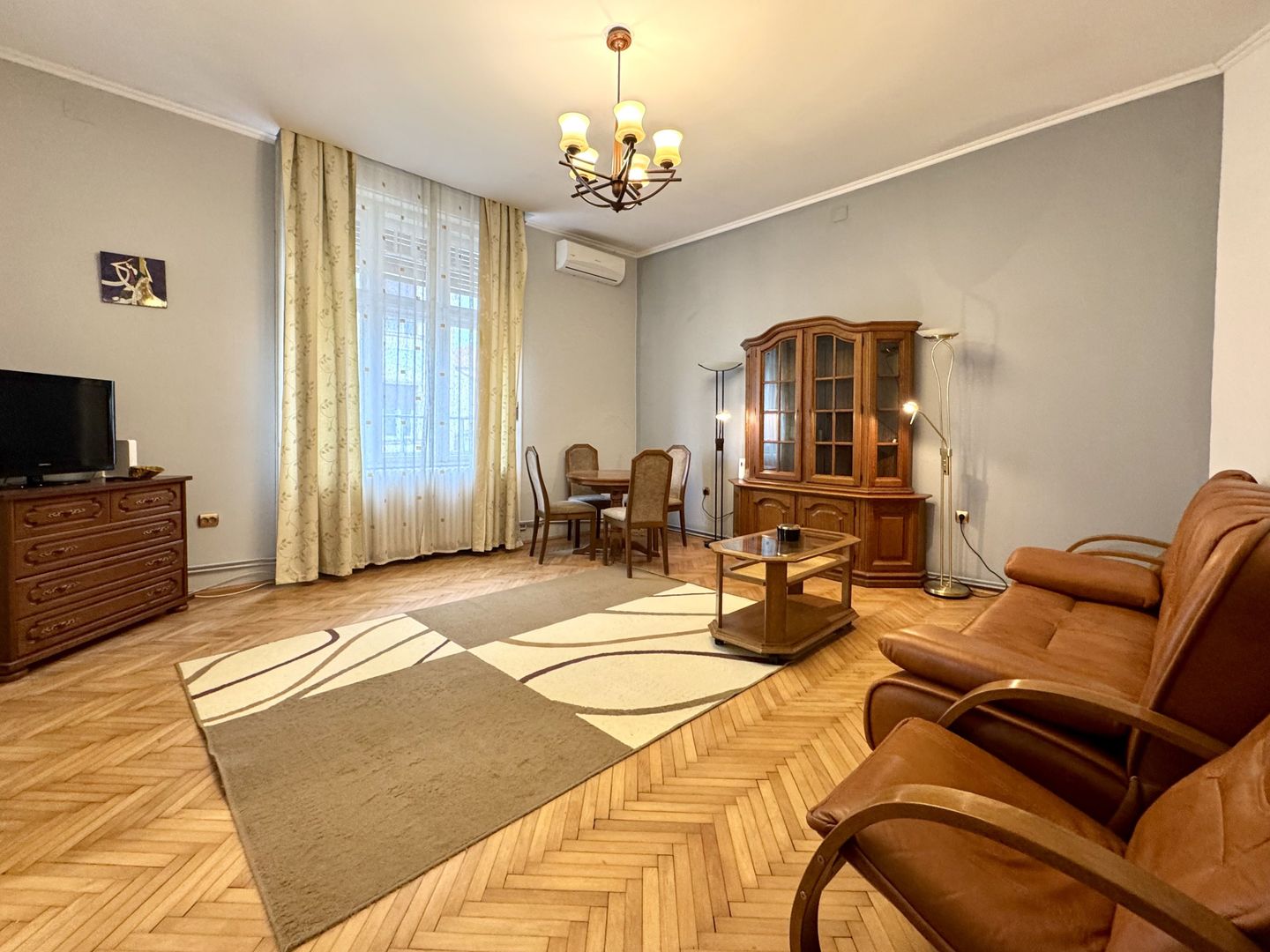 Apartament 2 camere la casă, curte și liniște,  lângă centrul orașului - Poză 1