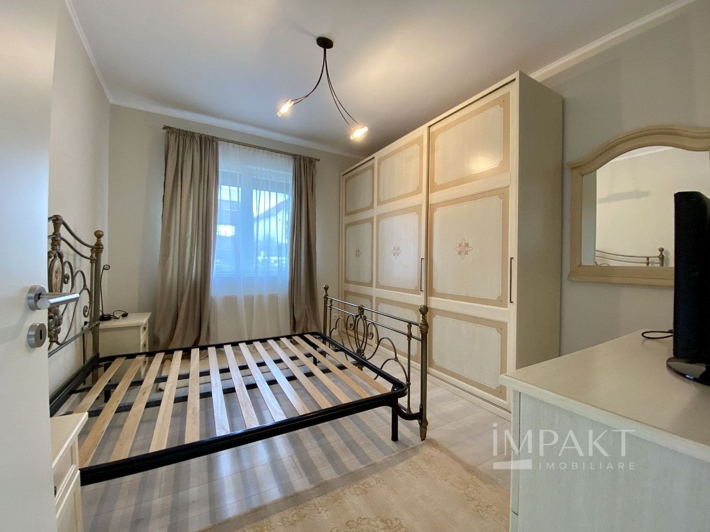 Apartament in vila pe 2 etaje, 175 mp, cartierul Andrei Muresanu/ Parcul Engels - Poză 10