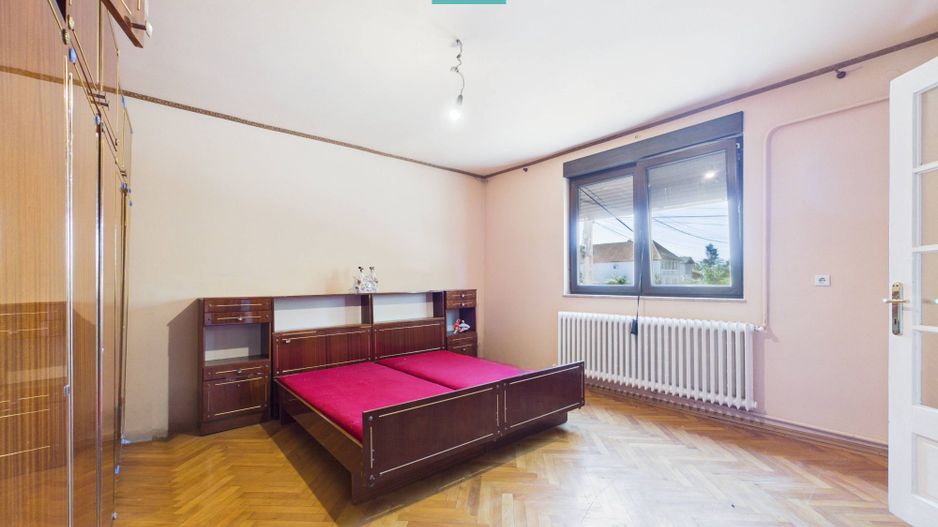 Casă cu 4 camere în Bujac - Poză 4