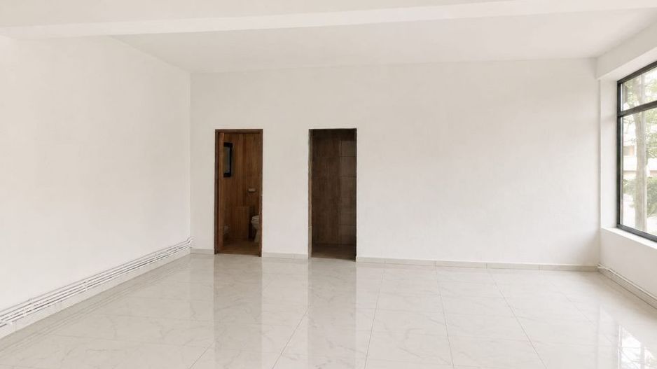 DE INCHIRIAT - renovat - parter si etajul 1 - stradal - Poză 5