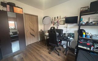 Apartament cu 3 camere, 57 mp, balcon și boxă – zona Panemar. - Poză 3