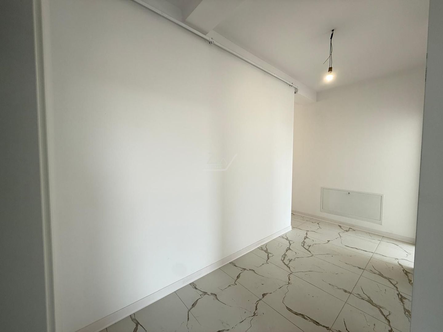 Bloc FINALIZAT la asfalt. Decomandat. - Poză 12