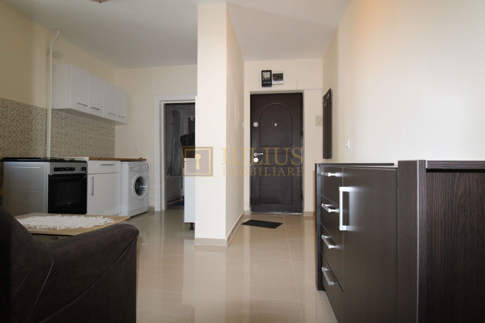 Medicina - Iulius Mall, dormitor cu pat matrimonial. - Poză 4