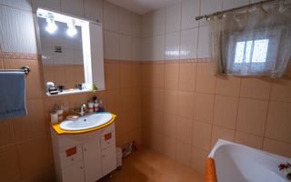 Casă modernă și cochetă cu grădină frumoasă în Techirghiol - Poză 11