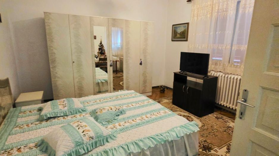 DE VANZARE CASA 5CAMERE ZONA CENTRALA TALMACIU - Poză 12