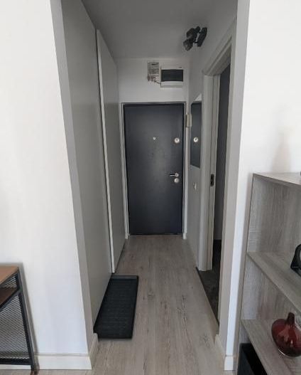 Garsonieră de închiriat, renovată în 2025, mobilată și utilată. - Poză 3