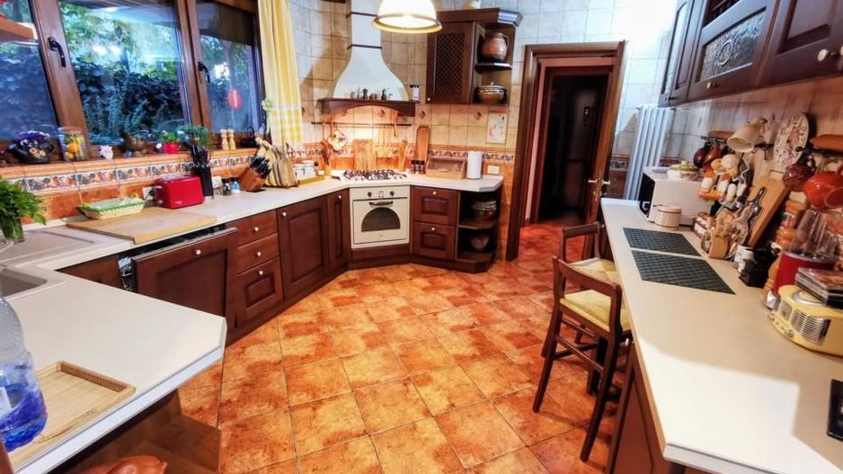 Casă spațioasă și elegantă în Dămăroaia- Jiului- Izbiceni- Comision 0% - Poză 10