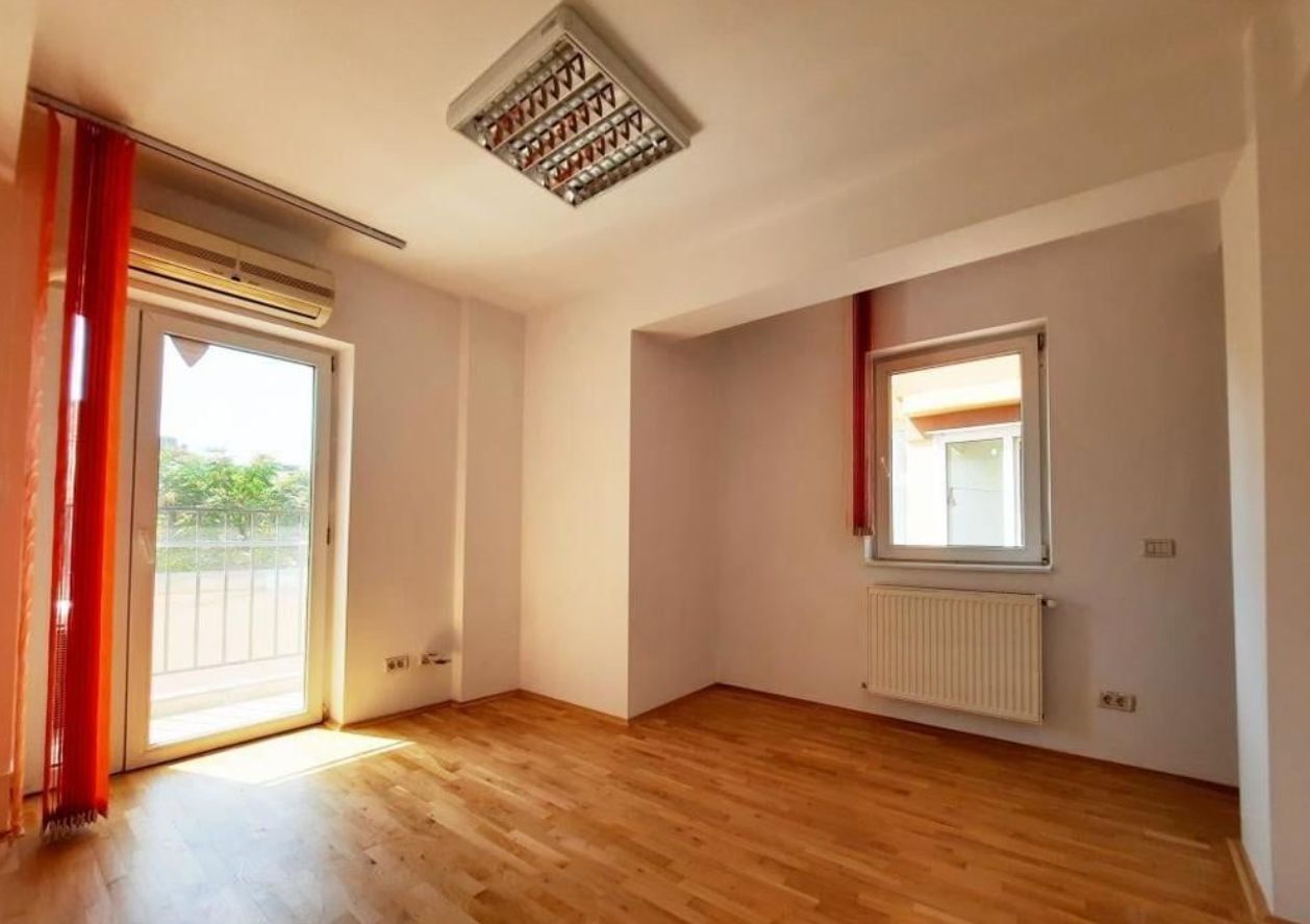 Duplex P+1, 4 camere, scara interioara, curte proprie, 104 mp, an 2013 - Poză 1