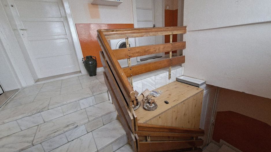 BRASADAS vinde apartament cu 3 camere la etaj in casă - Poză 6