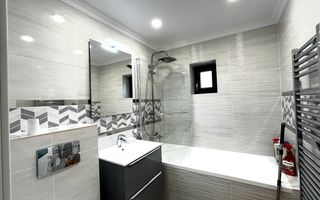 De vanzare apartament cu 3 camere, zona Piata Mare. - Poză 12