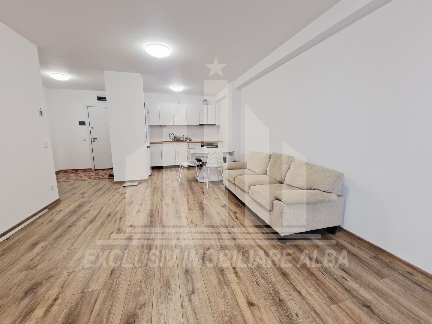 Apartament 2 camere de vanzare in zona Cetate, bloc nou - Poză 1