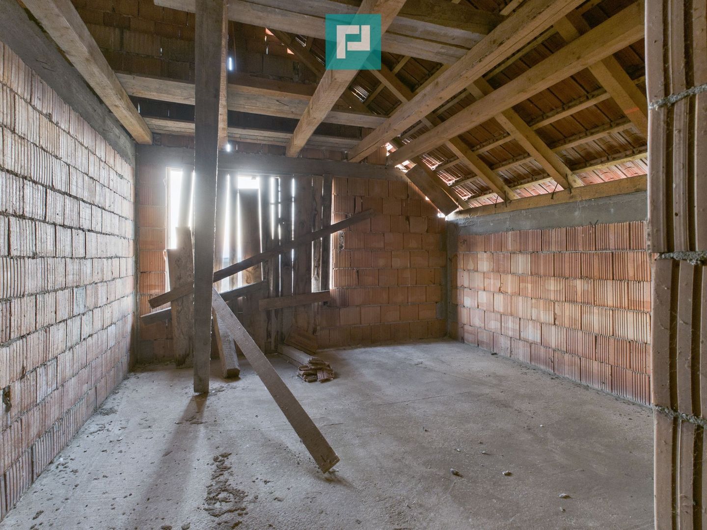 Proprietate impresionantă între Curtici și Macea - Poză 25