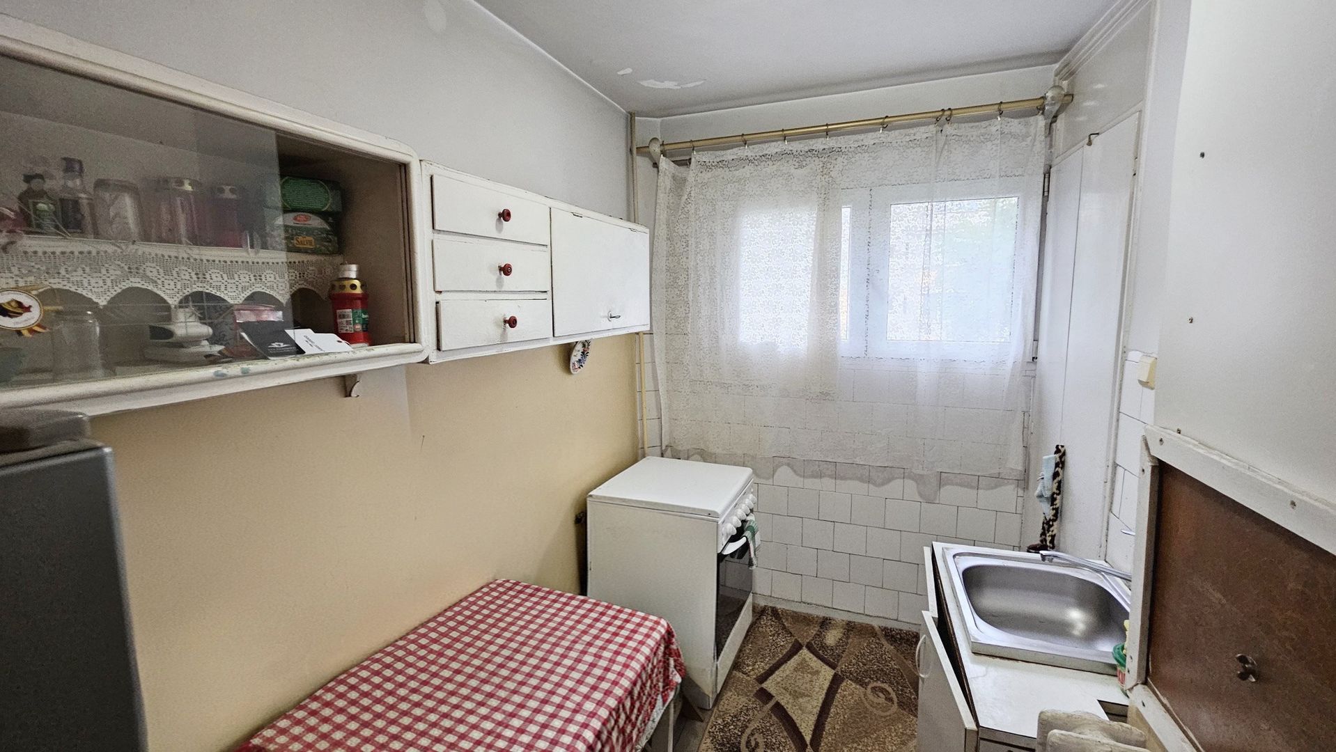 Garsonieră decomandată, etaj 2, balcon, bloc izolat – Astra, Str. Uranus - Poză 2