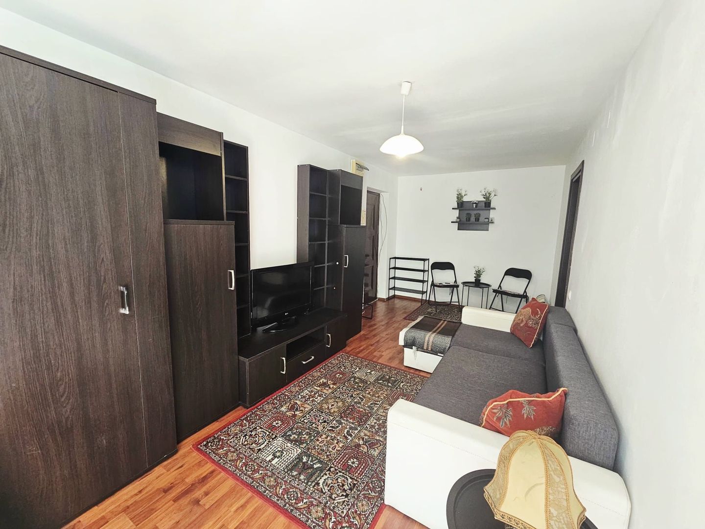 Garsoniera de inchiriat cu loc de parcare inclus,Eroilor/Floresti - Poză 1