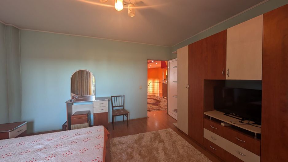 Vila spațioasă 6 camere cu teren generos – Ferentari – Preț excelent! - Poză 8