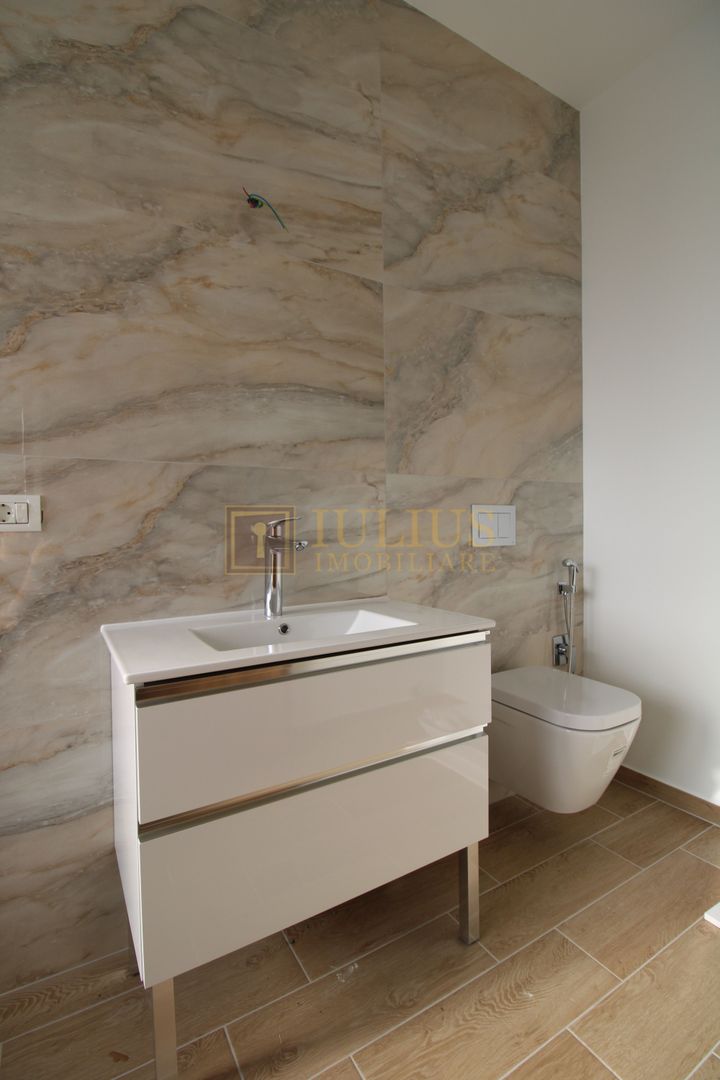 Casa zona Lunei, 5 camere + 3 bai, centrala proprie, rezidential sau birouri ! - Poză 29