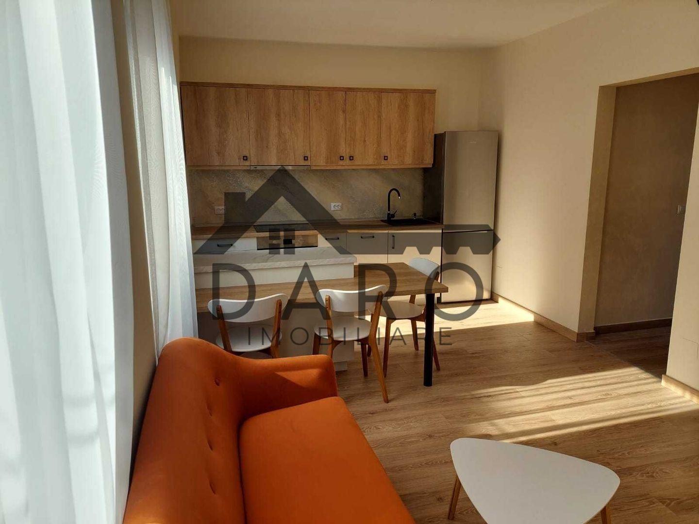 Inchiriez studio in centru, bloc nou, modern amenajat - Poză 1