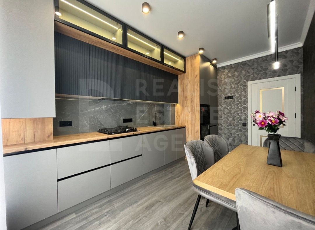 Chirie,  apartament 1 cameră + living, str. Avram Iancu, Centru - Poză 1