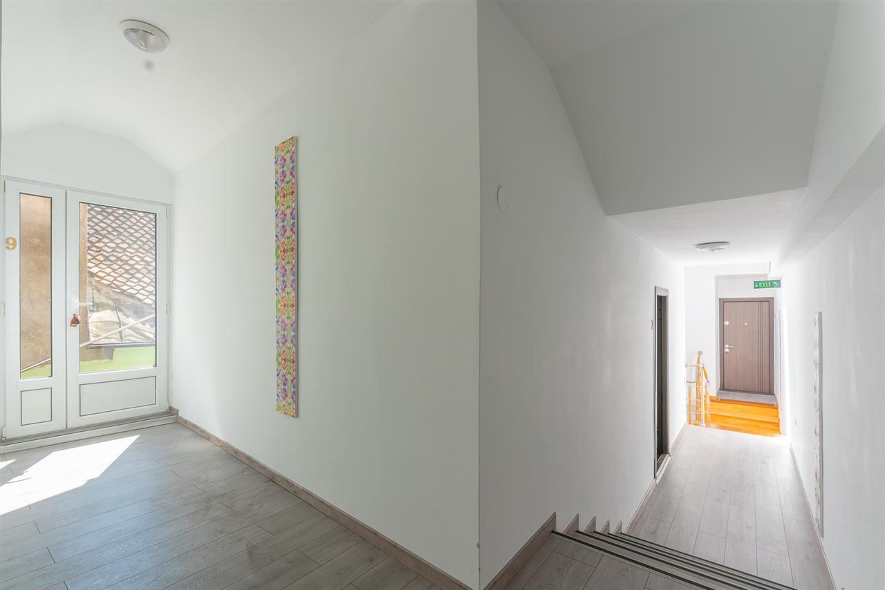 Casa cu spatiu comercial si 9 camere in zona istorica a Brasovului - Poză 16