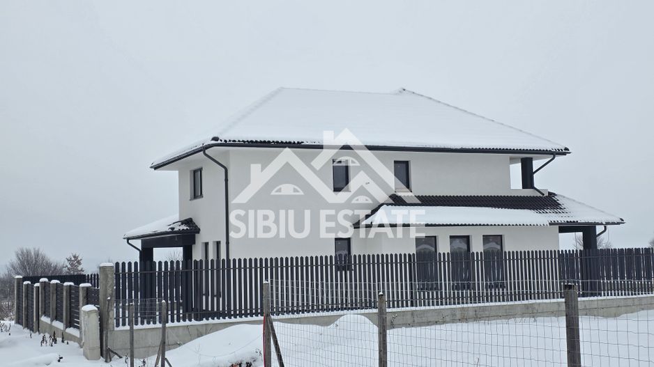 Casa individuala 5 camere ,cu carport si pivnita, Calea Cisnadiei - Poză 3