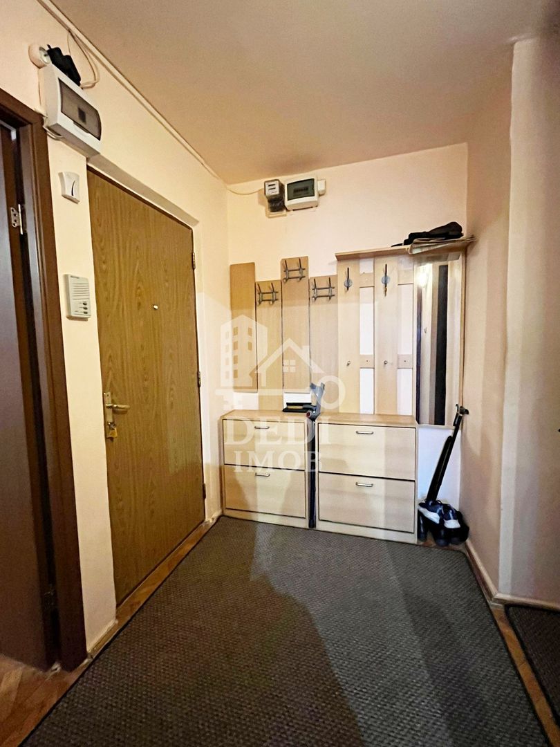 Apartament cu 3 camere de vanzare in zona Rogerius, Oradea - Poză 8