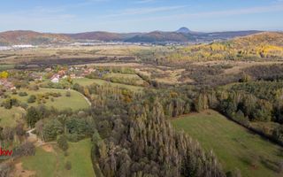 Teren intravilan în Zărnești, zona Tohanita, cu pădurice și parau curg - Poză 1