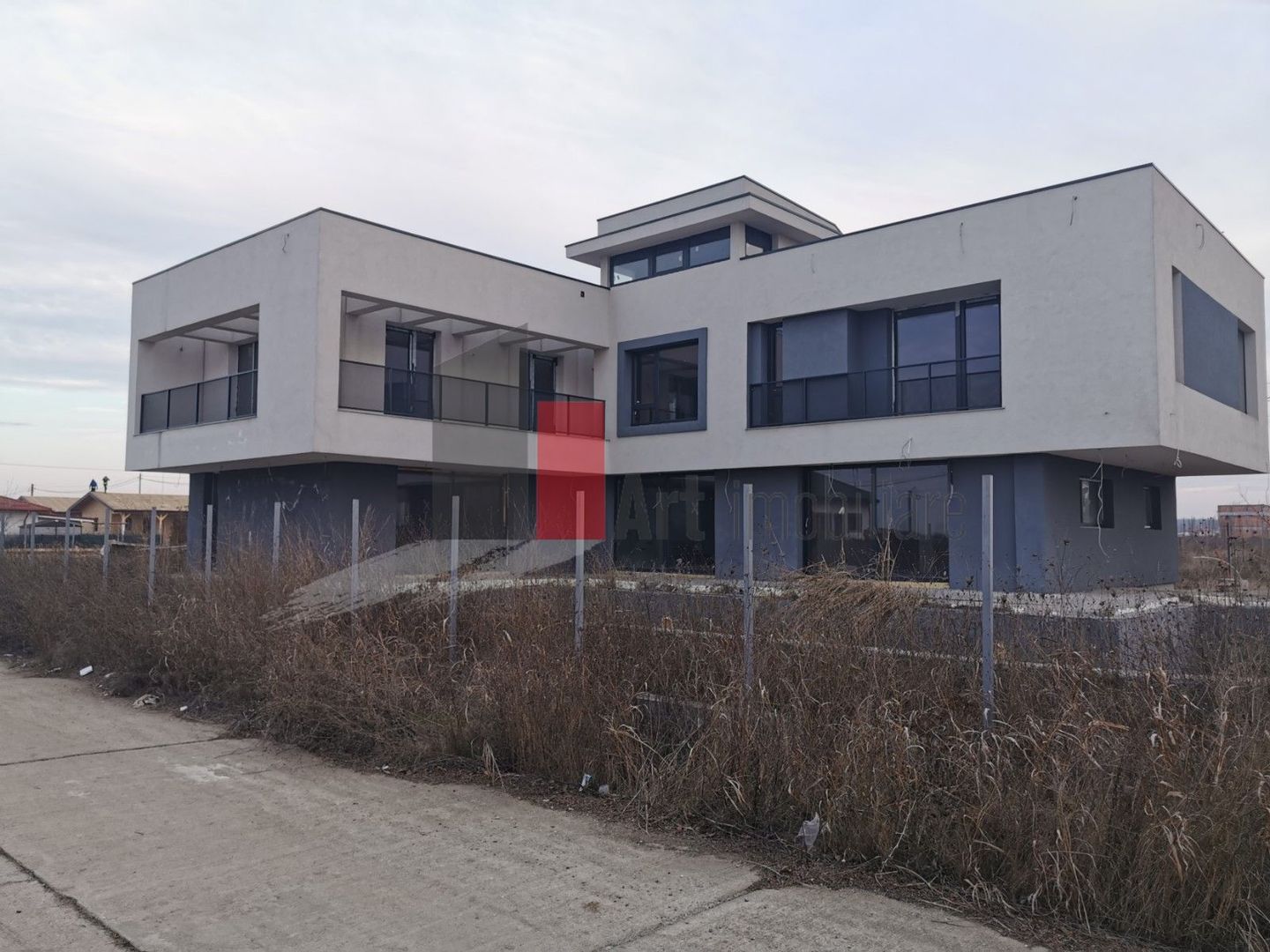 843 e/mp | Vila cu piscina in BAVARIA PARK | 1000 mp teren - Poză 1