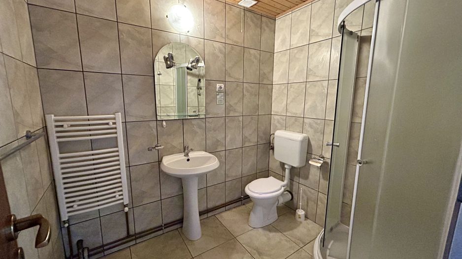 Pensiune cu potențial deosebit, vedere spectaculoasă spre Piatra Craiului - Poză 15