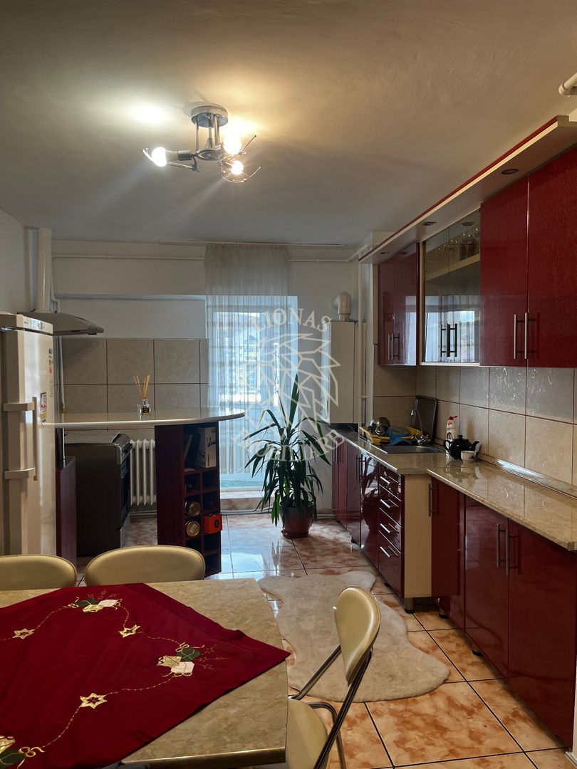 COMISION 0% Apartament 3 camere 72 mp+spatiu depozitare 30 mp-Central - Poză 1