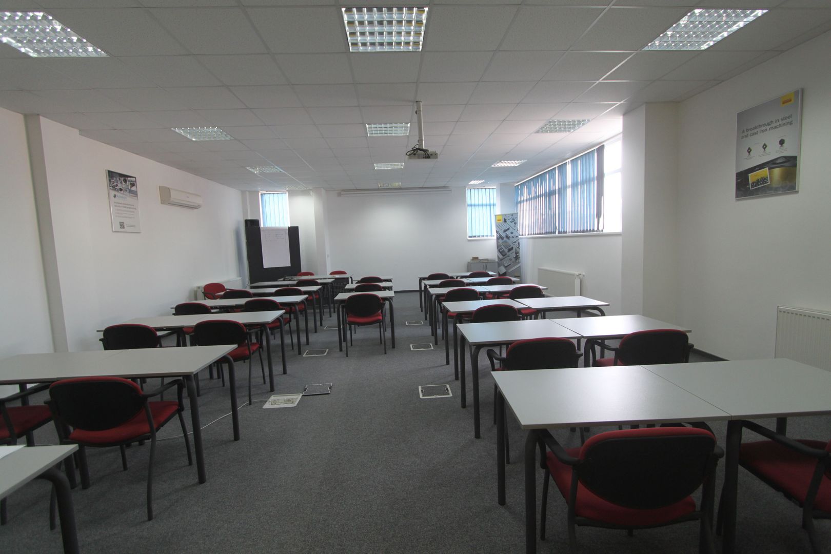 Clădire SAD de închiriat, situată la intrarea în Dumbrăvița - Poză 12