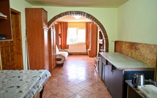 Casa cu 7 camere de vanzare | Zona Centrala, Baicoi | Comision 0% - Poză 12